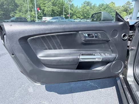 Used 2017 Ford Mustang Premium RWD image 33