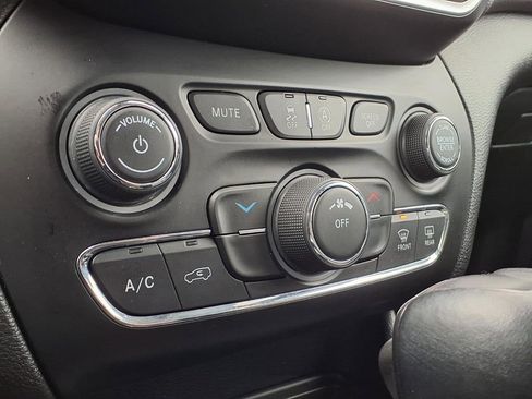 Used 2020 Jeep Cherokee Latitude Lux w/ Quick Order Package 26H Lux image 30