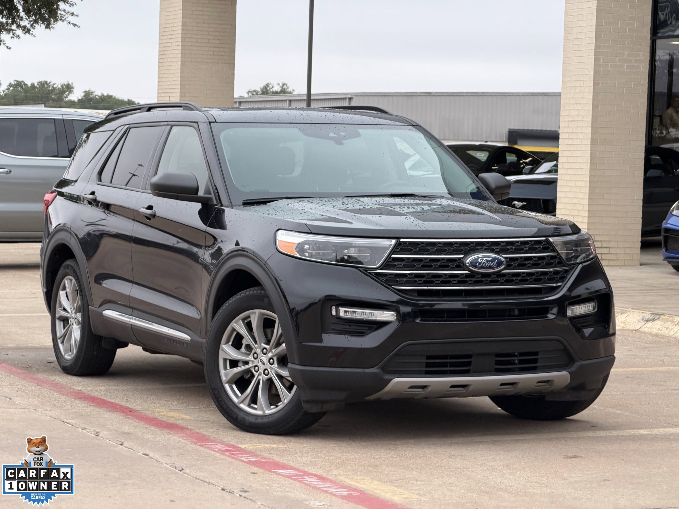 Used 2023 Ford Explorer XLT w/ Equipment Group 202A AWD/4WD image 2