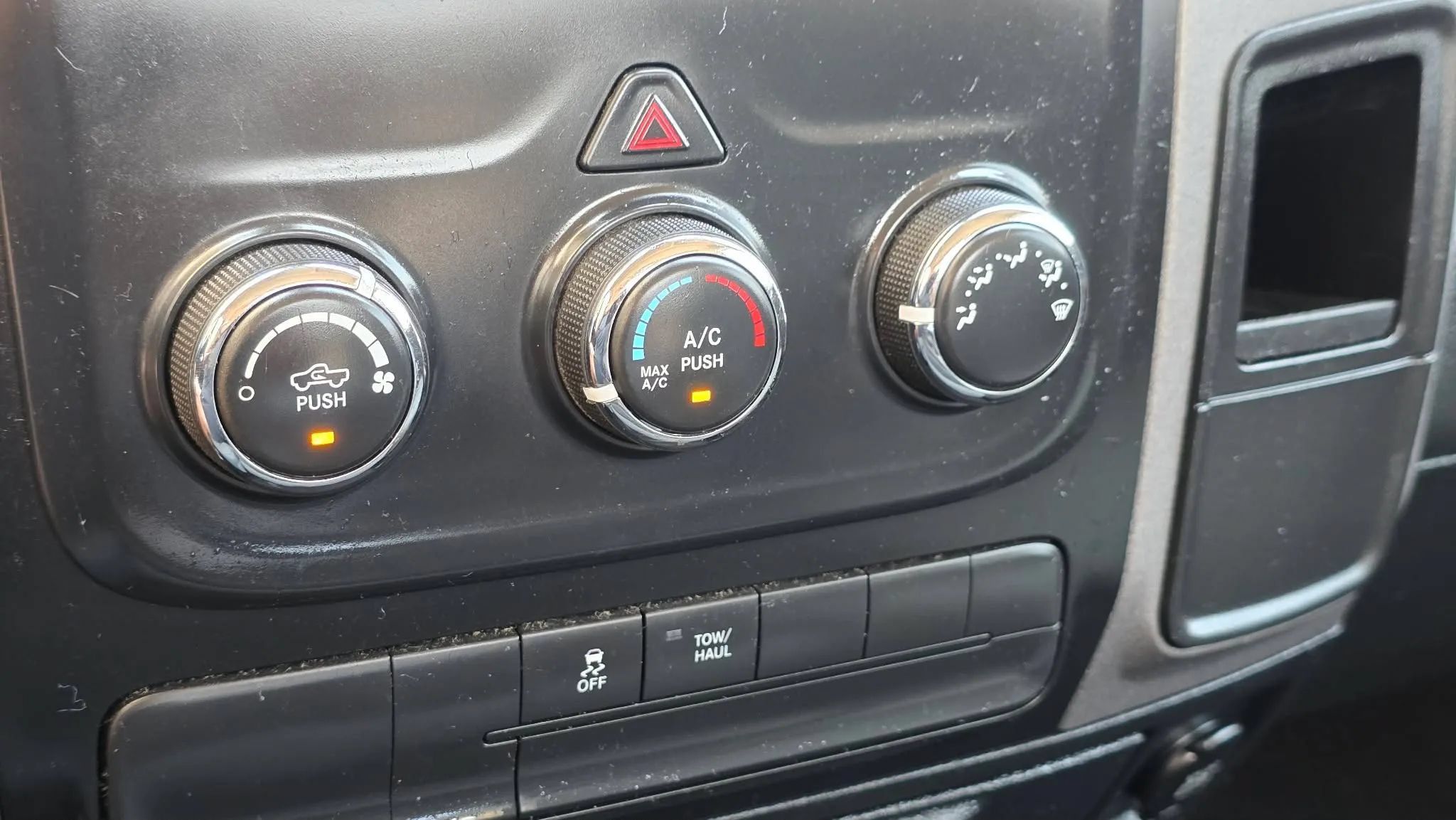 Used 2016 RAM 1500 Tradesman w/ Chrome Appearance Group RWD image 17