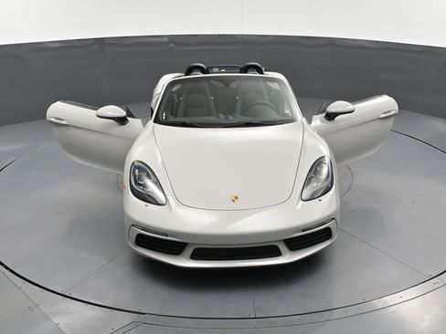 Certified 2025 Porsche 718 Boxster RWD image 34