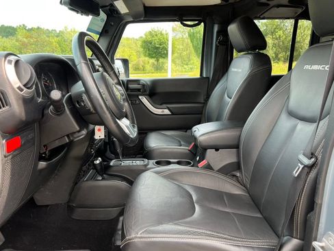 Used 2015 Jeep Wrangler Unlimited Rubicon AWD/4WD image 4