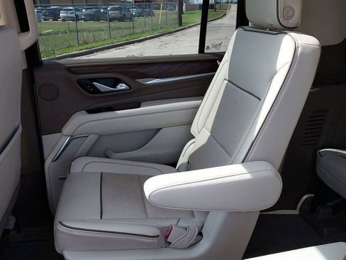 Used 2022 GMC Yukon XL Denali w/ Denali Premium Package image 24