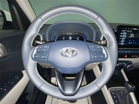 Used 2025 Hyundai Venue Limited image 14