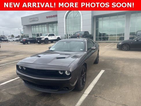 Used 2016 Dodge Challenger SXT w/ Blacktop Package image 3