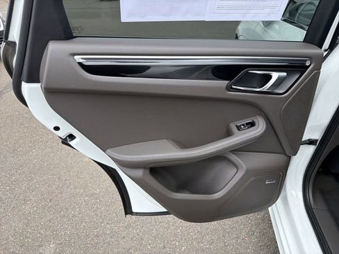 Used 2024 Porsche Macan image 12