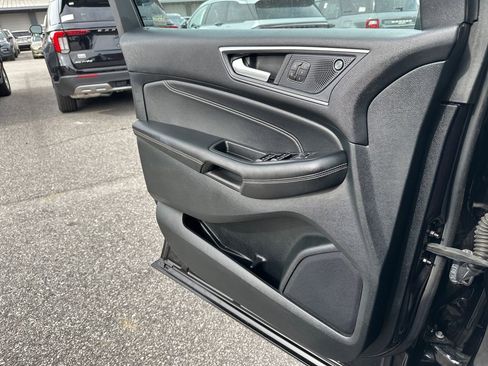 Certified 2022 Ford Edge Titanium image 21