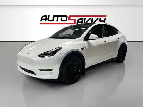 Used 2024 Tesla Model Y Long Range AWD/4WD image 3