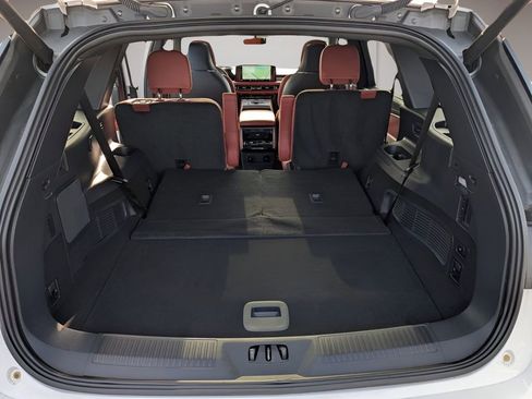 Used 2025 Lincoln Aviator Reserve w/ Equipment Group 201A image 12