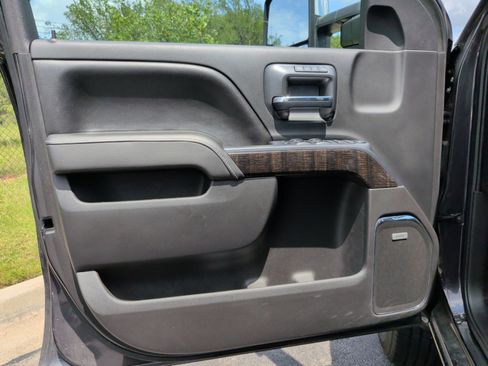 Used 2016 GMC Sierra 2500 Denali w/ Duramax Plus Package AWD/4WD image 29