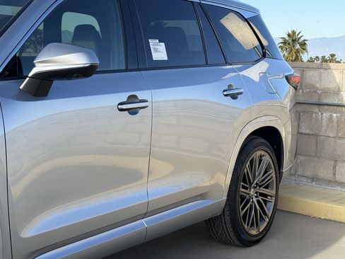 New 2026 Lexus TX 550h AWD Plug-In Hybrid image 8