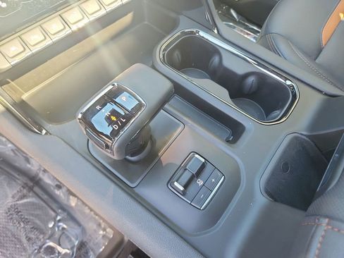 Certified 2024 GMC Sierra 1500 AT4 w/ Technology Package AWD/4WD image 17