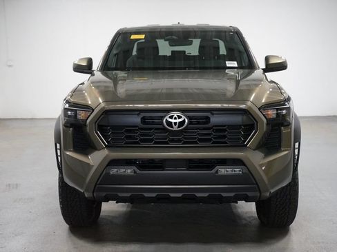 Certified 2025 Toyota Tacoma TRD Off-Road AWD/4WD image 2