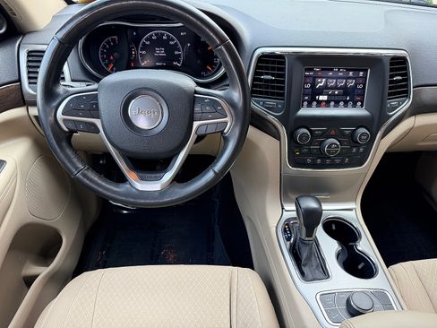 Used 2018 Jeep Grand Cherokee Laredo AWD/4WD image 13