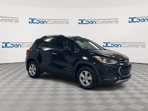 Used 2017 Chevrolet Trax LT w/ Driver Confidence Package image 2