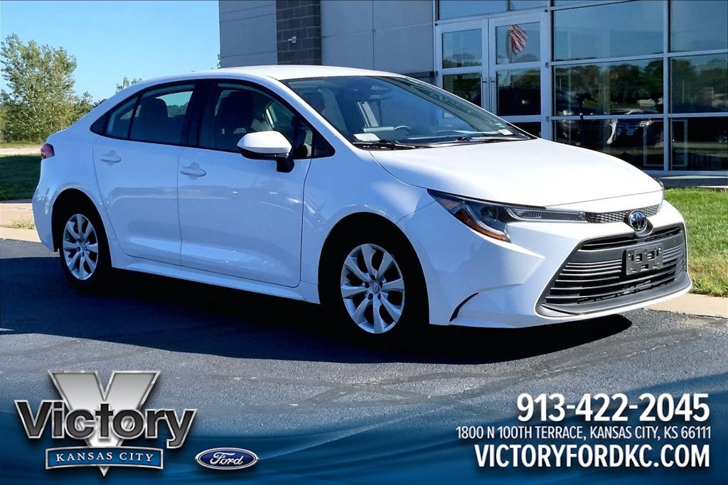 Used 2025 Toyota Corolla LE FWD image 1