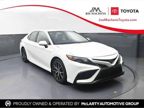 Certified 2024 Toyota Camry SE FWD image 1