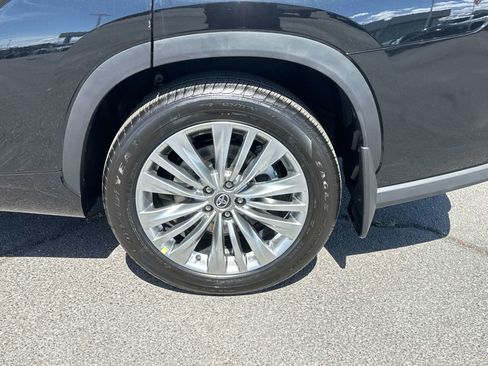 New 2026 Toyota Highlander Platinum AWD/4WD image 6