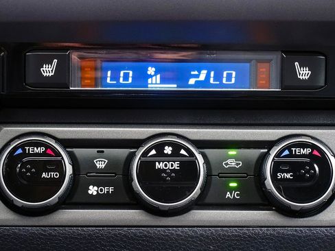 Used 2016 Toyota Tacoma TRD Off-Road w/ Premium & Technology Package AWD/4WD image 34