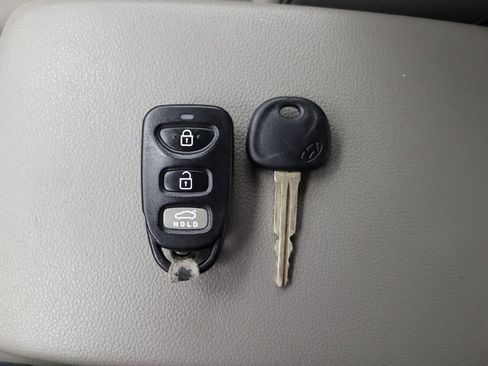 Used 2017 Hyundai Elantra SE image 32