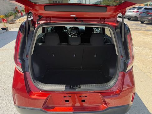Used 2023 Kia Soul LX w/ Option Group 015 FWD image 8