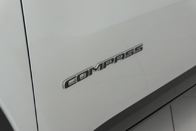 Used 2024 Jeep Compass Latitude AWD/4WD image 3