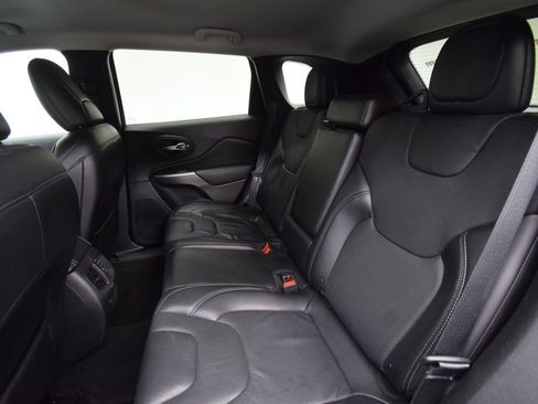 Used 2019 Jeep Cherokee Limited image 23