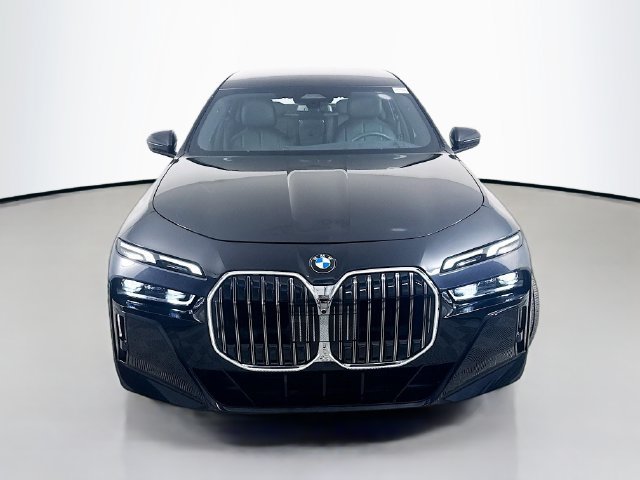 Used 2026 BMW 740i xDrive AWD/4WD image 2