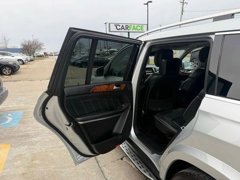 Used 2014 Mercedes-Benz GL 550 4MATIC image 20