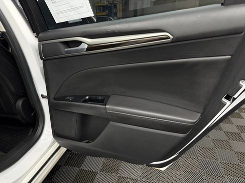Used 2015 Ford Fusion SE w/ Equipment Group 202A FWD image 8