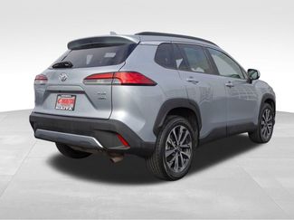 Used 2024 Toyota Corolla Cross XLE video 3