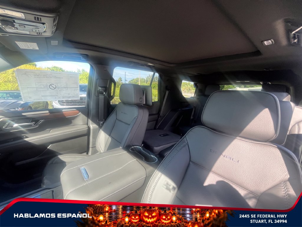 New 2026 GMC Yukon Denali w/ Denali Reserve Package AWD/4WD image 13
