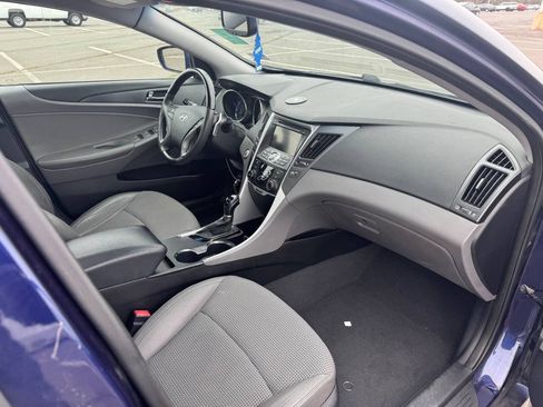 Used 2011 Hyundai Sonata SE w/ Navigation & Sunroof Pkg 4 FWD image 10