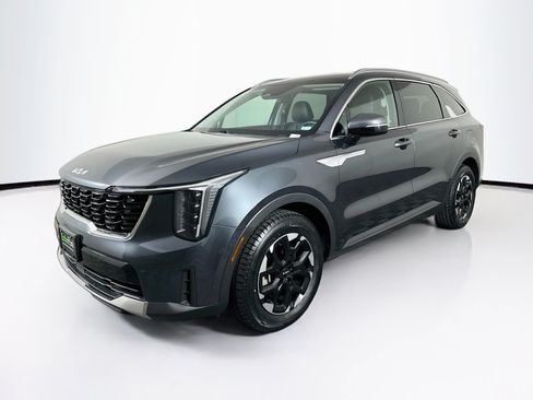 Used 2024 Kia Sorento S FWD image 3