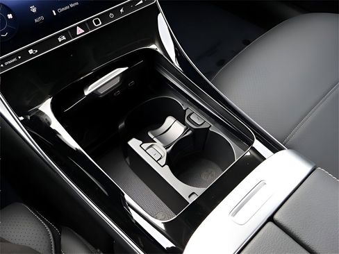 Used 2025 Mercedes-Benz C 300 4MATIC Sedan image 26