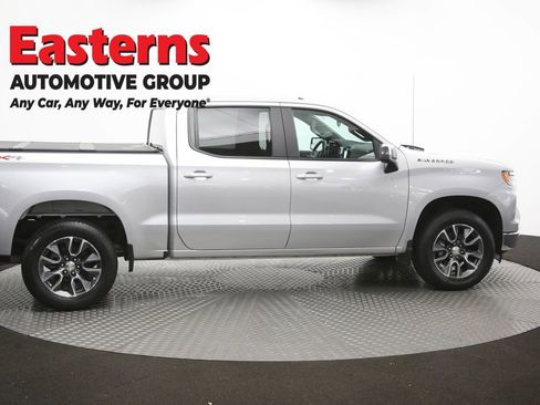 Used 2022 Chevrolet Silverado 1500 LT AWD/4WD image 46