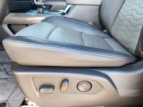 Used 2023 Chevrolet Silverado 1500 ZR2 w/ Technology Package image 9