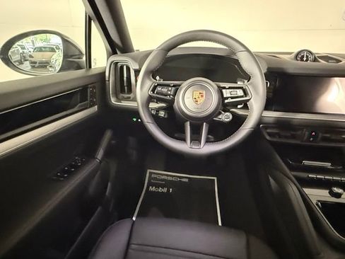 New 2025 Porsche Cayenne Coupe image 20