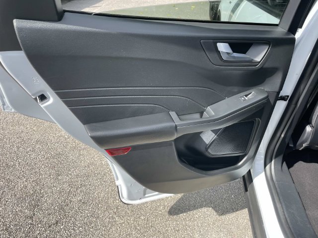 Used 2025 Ford Escape ST-Line FWD image 17