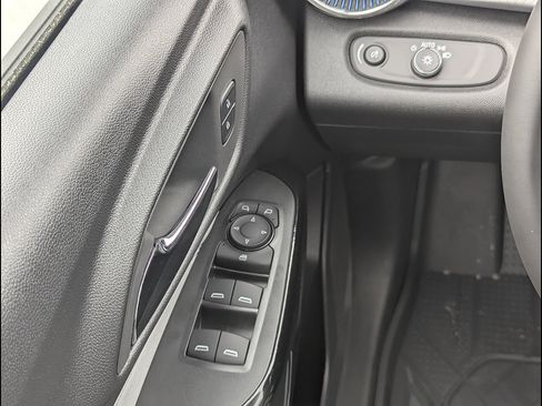 New 2026 Chevrolet Trax LT w/ LT Convenience Package FWD image 20
