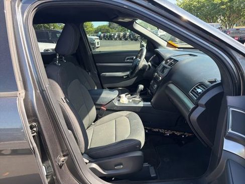 Used 2018 Ford Explorer XLT AWD/4WD image 8