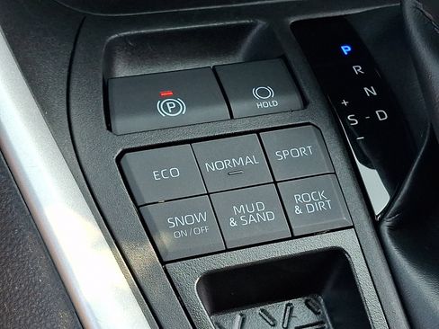 Used 2024 Toyota RAV4 XLE AWD/4WD image 25