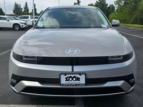 New 2025 Hyundai Ioniq 5 SE image 8