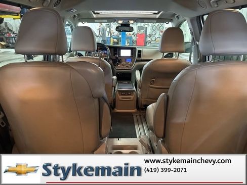 Used 2019 Toyota Sienna XLE w/ XLE Navigation Package FWD image 10