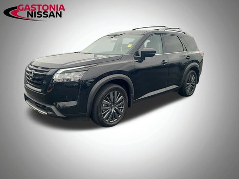 Used 2024 Nissan Pathfinder SL w/ SL Premium Package image 3