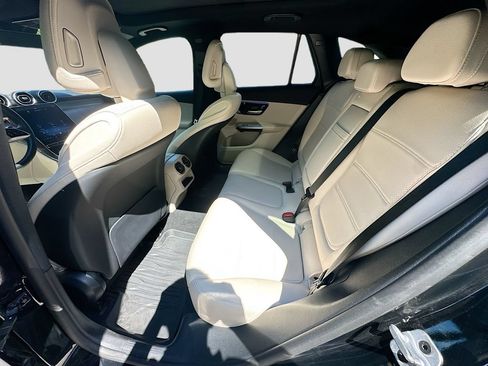 Used 2024 Mercedes-Benz GLC 300 4MATIC image 25