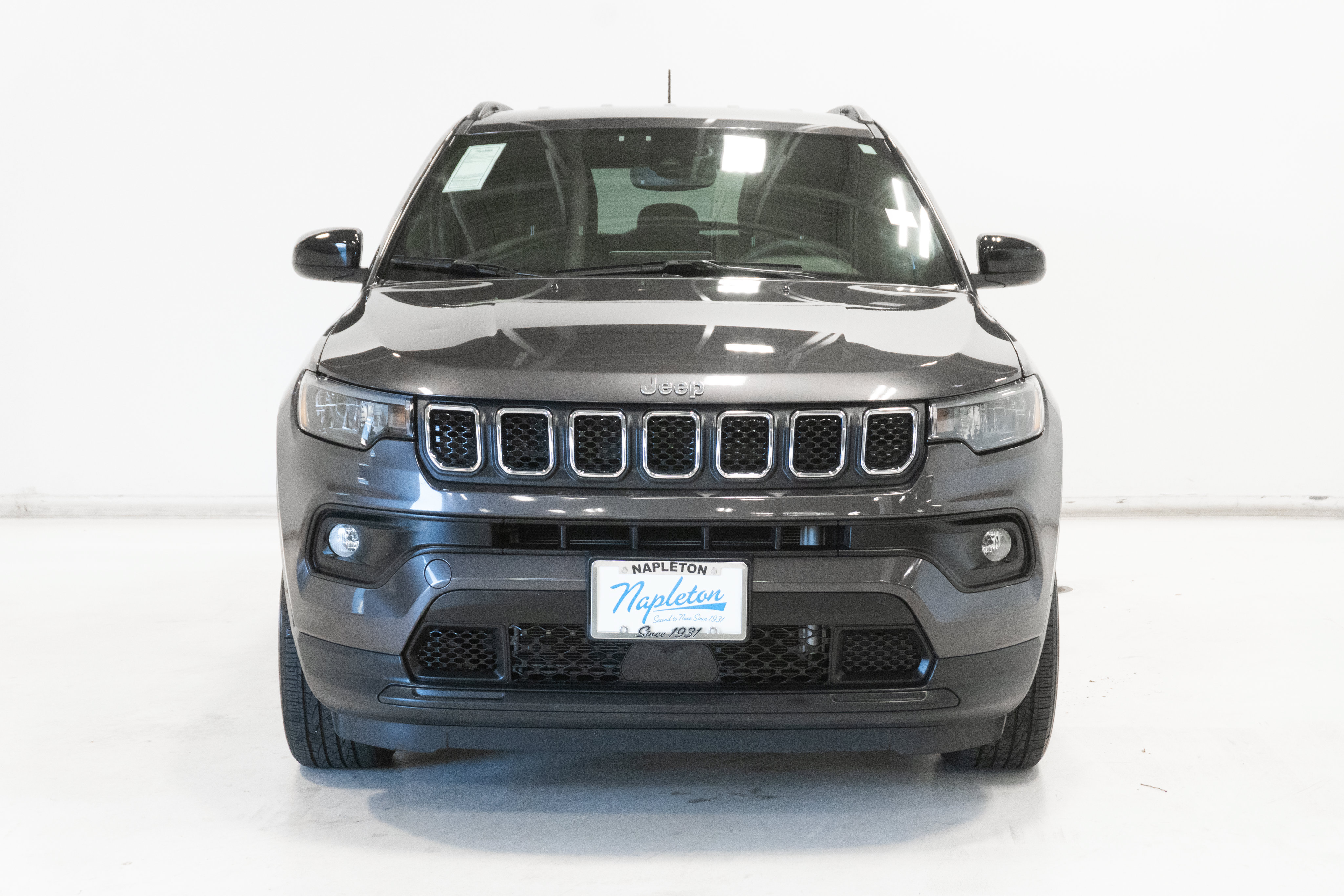 Used 2024 Jeep Compass Latitude w/ Convenience Group AWD/4WD image 5