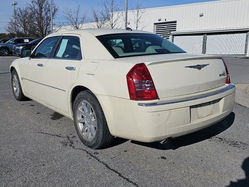 Used 2005 Chrysler 300 C w/ Protection Group II image 4