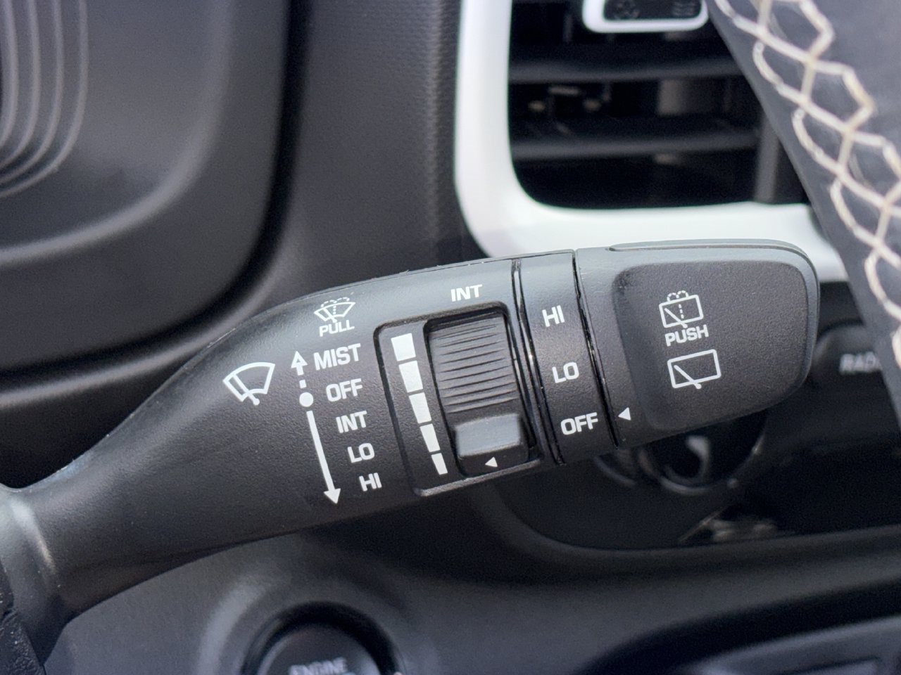 Used 2025 Hyundai Venue Limited FWD image 10