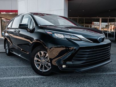 New 2025 Toyota Sienna XLE